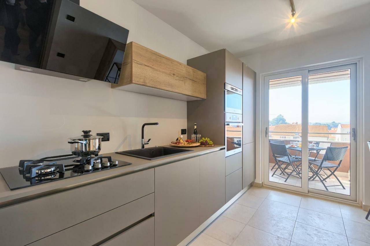 Adriatic Apartments Fazana Exterior photo